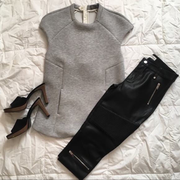 Zara Tops - Zara top with silver metal zippers